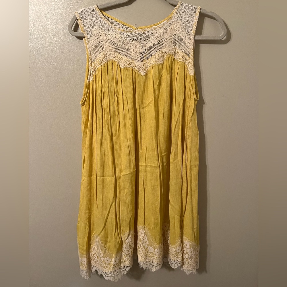 Umgee Yellow and White Lace-Trim Sleeveless Dress